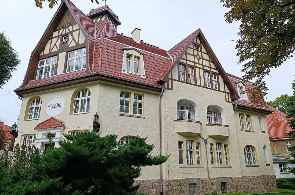 Jak łatwo dojechać do sanatorium azalia szczawno zdrój? Sprawdź!