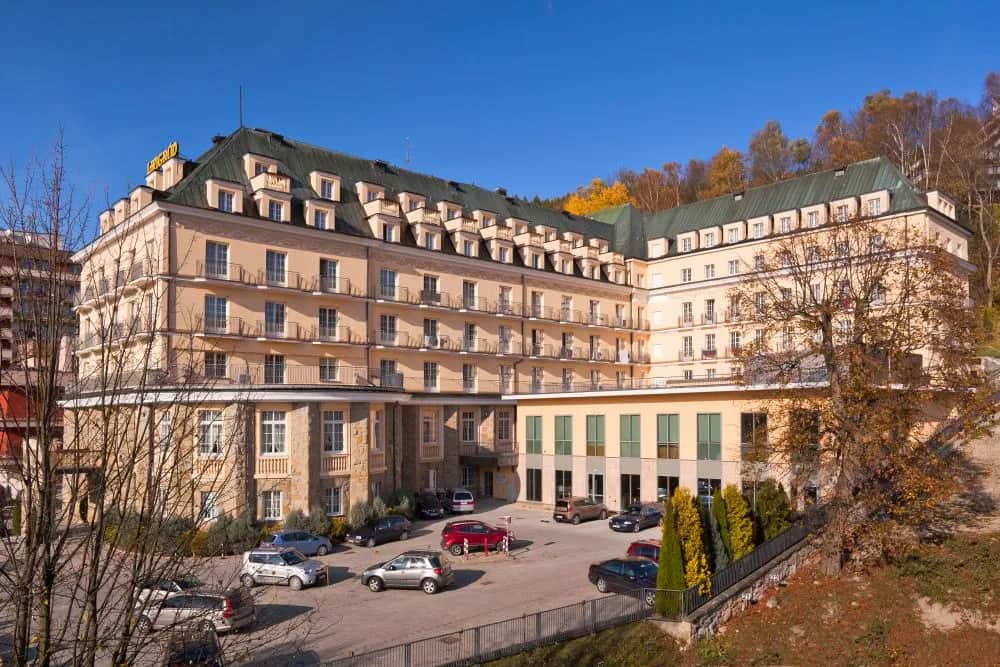 Krynica-Zdrój sanatoria z basenem - zdrowie i relaks w jednym miejscu