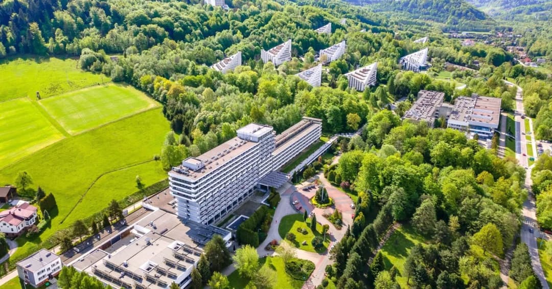 Sanatorium czy sanatorium – odkryj poprawną pisownię i znaczenie