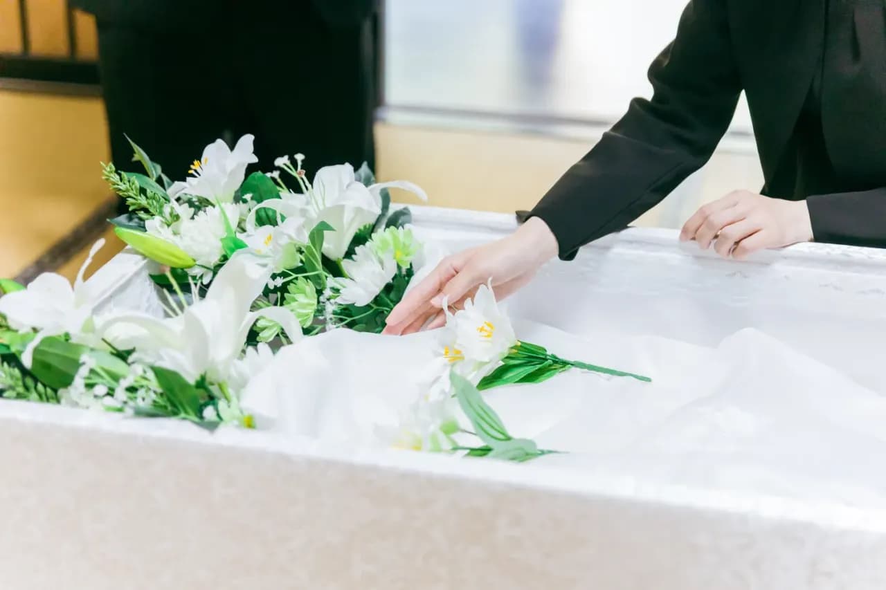 Jakie kwiaty dla starszej osoby wyrażą szacunek i pamięć?