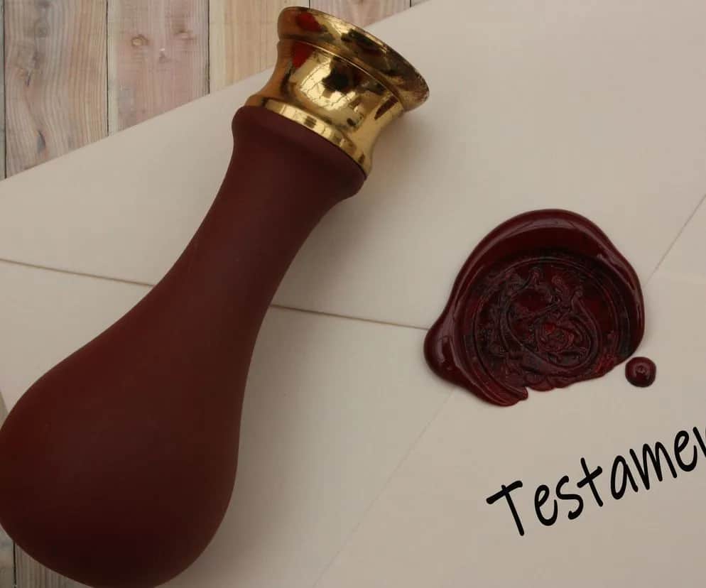 Testament czy darowizna: co wybrać, aby uniknąć problemów z majątkiem?