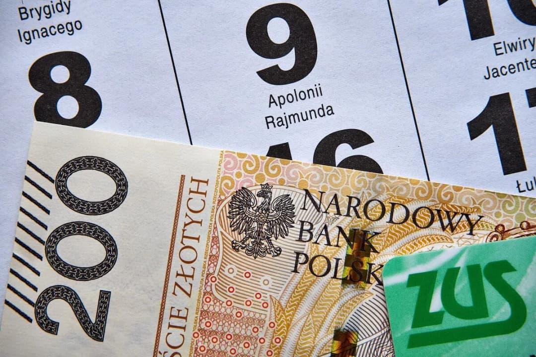 Od czego zależy termin wypłaty emerytury? Poznaj kluczowe czynniki