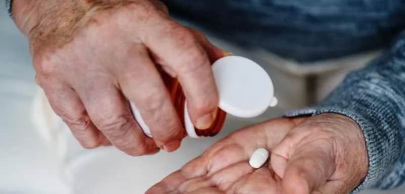 Jak zatrzymać rozwolnienie u starszej osoby i uniknąć poważnych zagrożeń