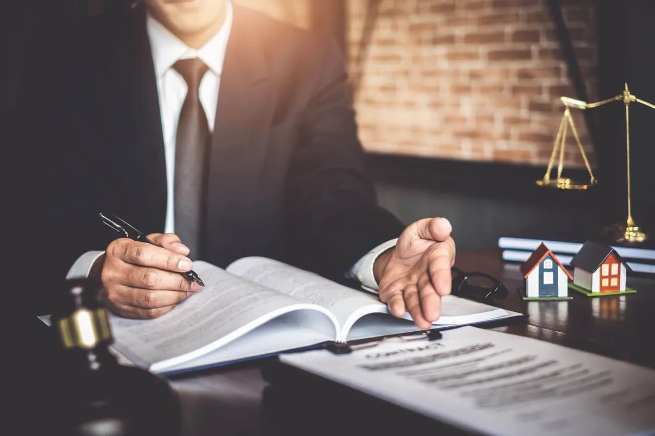 Czy notariusz informuje o testamencie? Kluczowe informacje dla spadkobierców