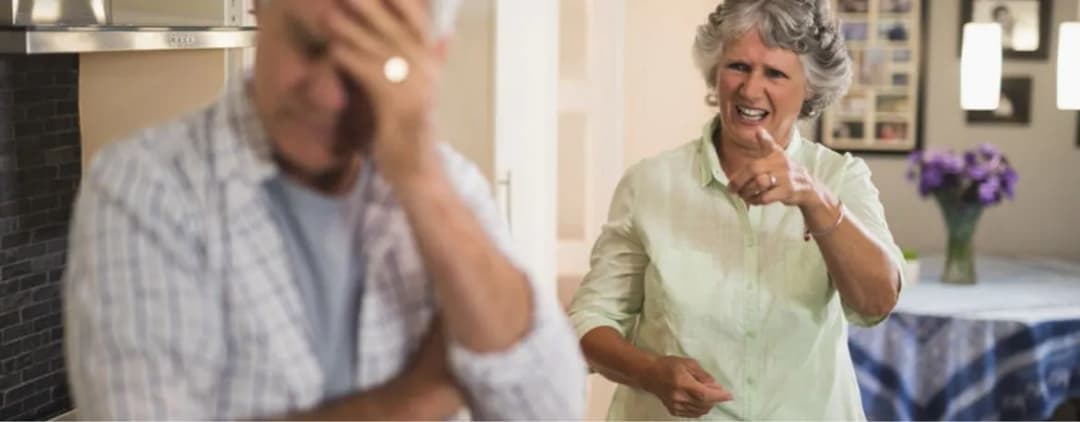 Dlaczego starsza osoba krzyczy w nocy? Poznaj przyczyny i rozwiązania